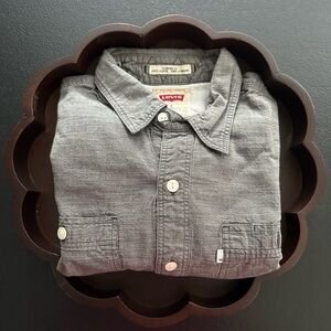 Men’s Levi's Charcoal Gray Button-Up Shirt Size M